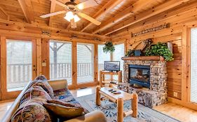 Secret Romance, 2 Bedrooms, Sleeps 8, Pool Table, Hot Tub, Arcade