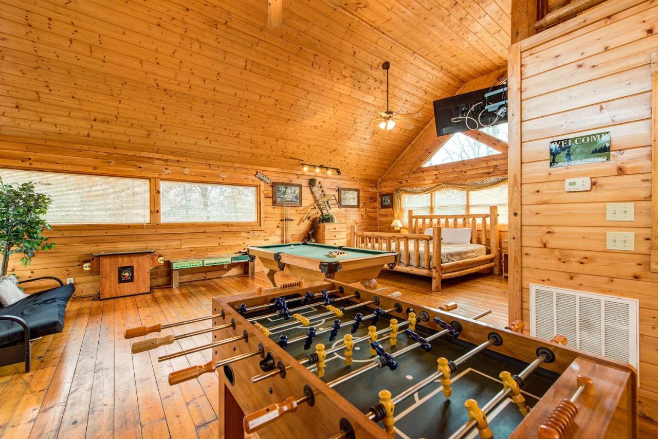 Secret Romance, 2 Bedrooms, Sleeps 8, Pool Table, Hot Tub, Arcade Gatlinburg Exterior photo