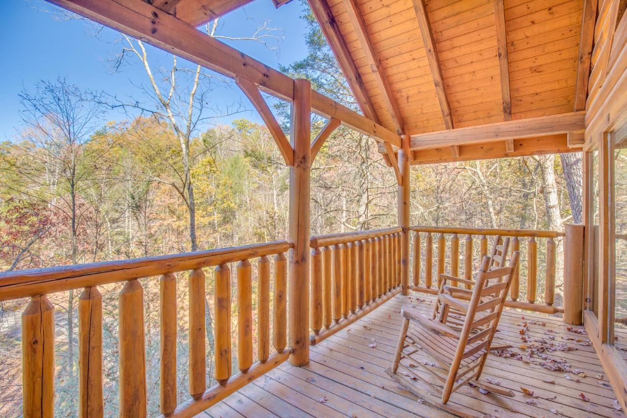 Secret Romance, 2 Bedrooms, Sleeps 8, Pool Table, Hot Tub, Arcade Gatlinburg Exterior photo