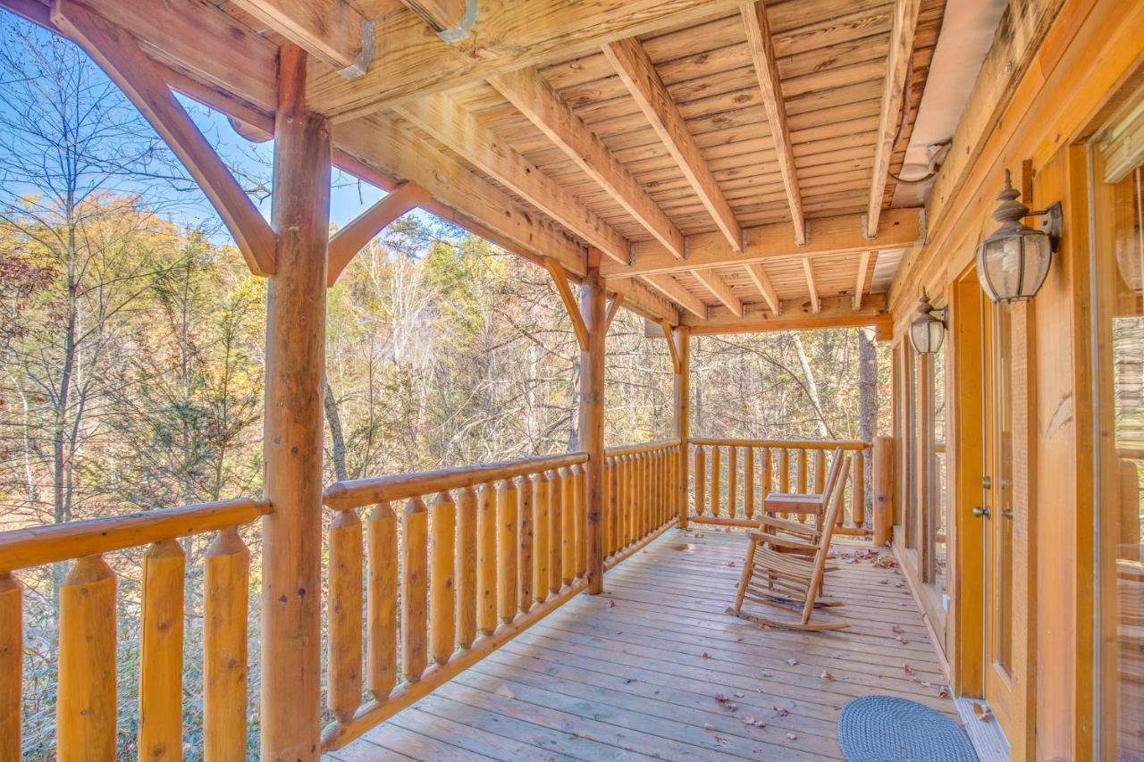Secret Romance, 2 Bedrooms, Sleeps 8, Pool Table, Hot Tub, Arcade Gatlinburg Exterior photo